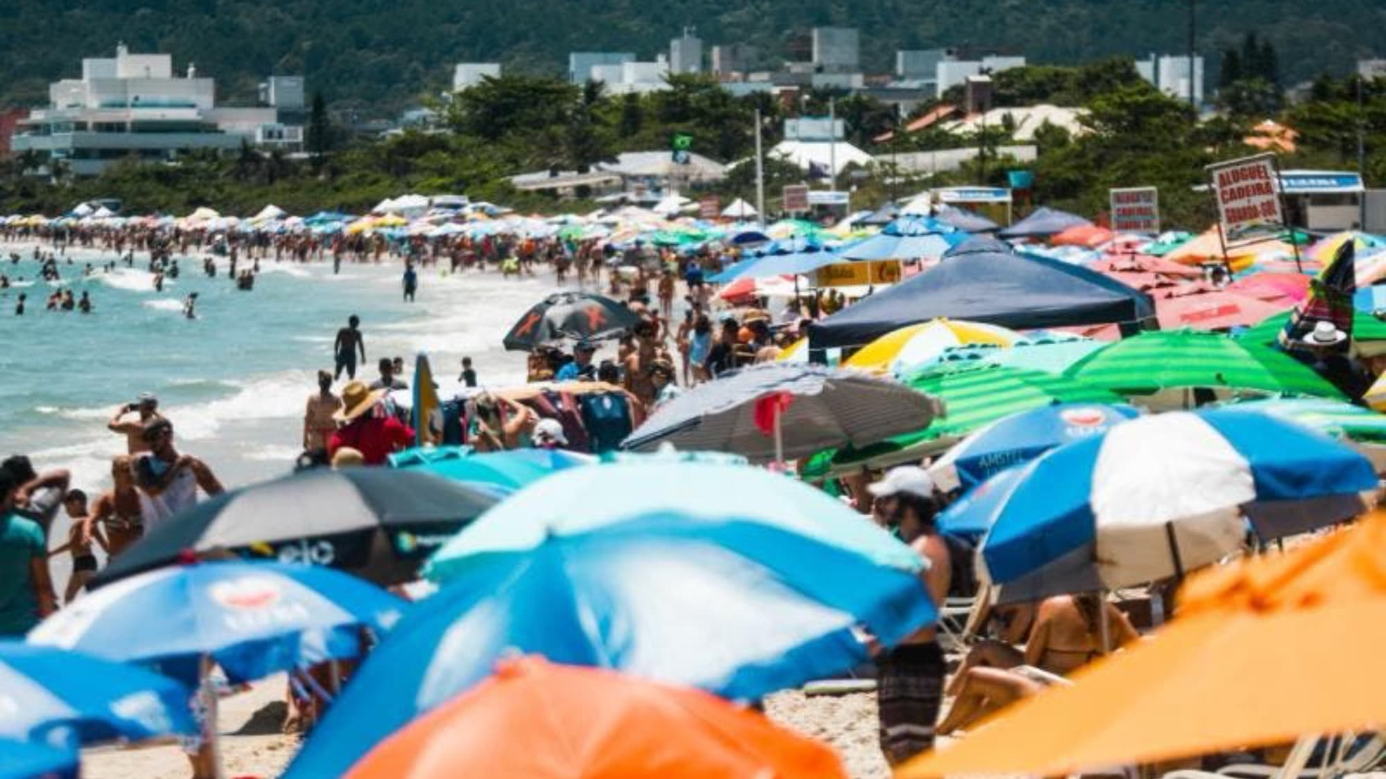 Verão começa com calorão e temperaturas perto dos 35°C em Santa Catarina