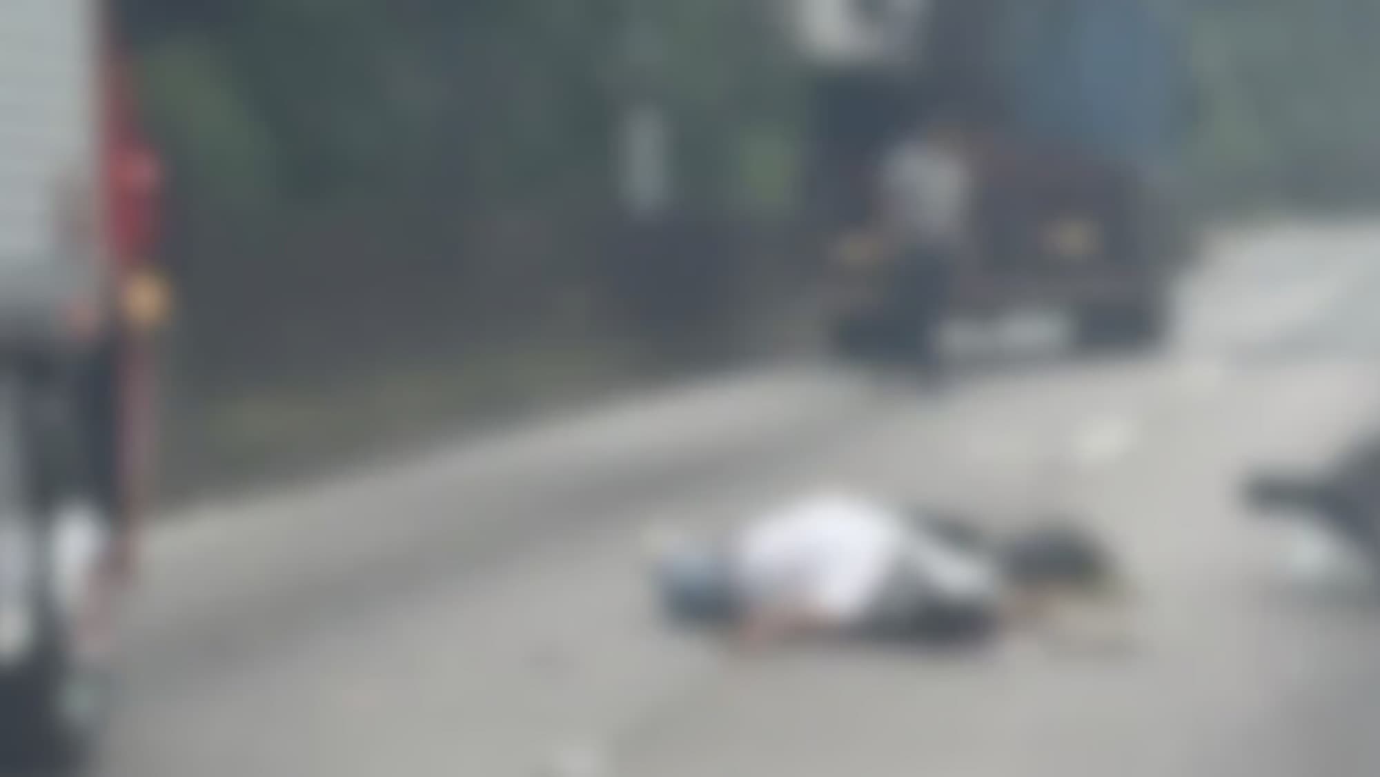 Motociclista morre após colisão envolvendo caminhões na BR-101 em Balneário Camboriú