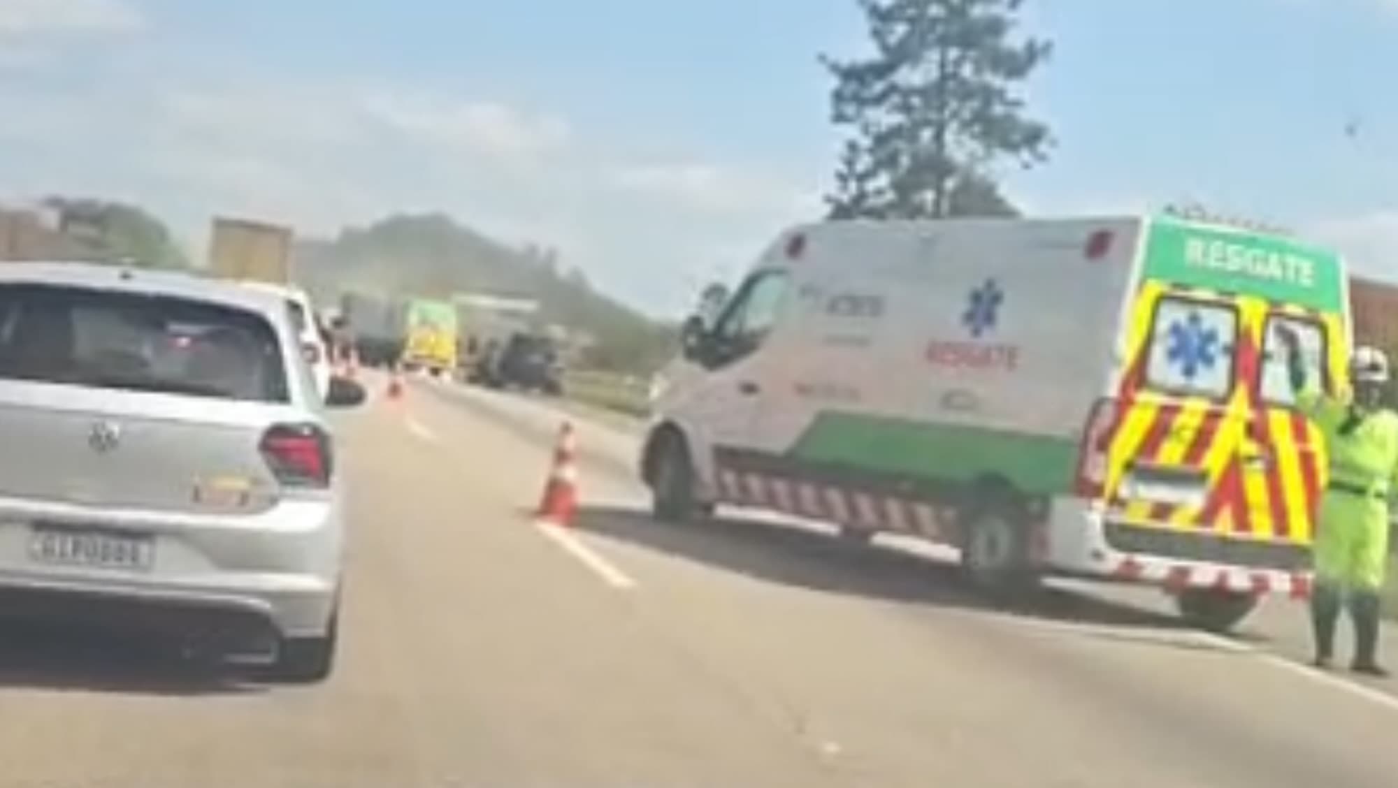 Homem morre atropelado por carreta na BR-101 em Barra Velha