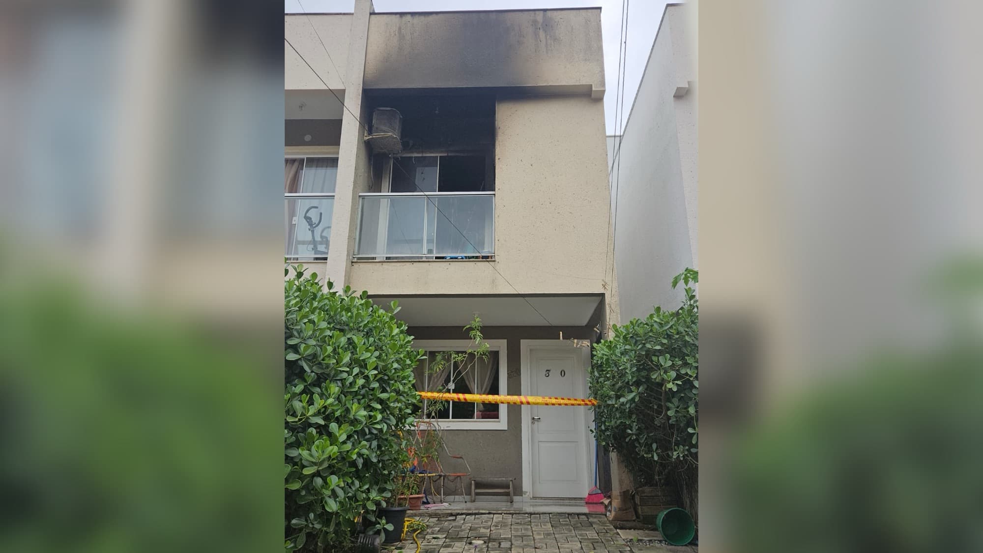 Incêndio atinge sobrado e deixa cinco pessoas intoxicadas em Camboriú