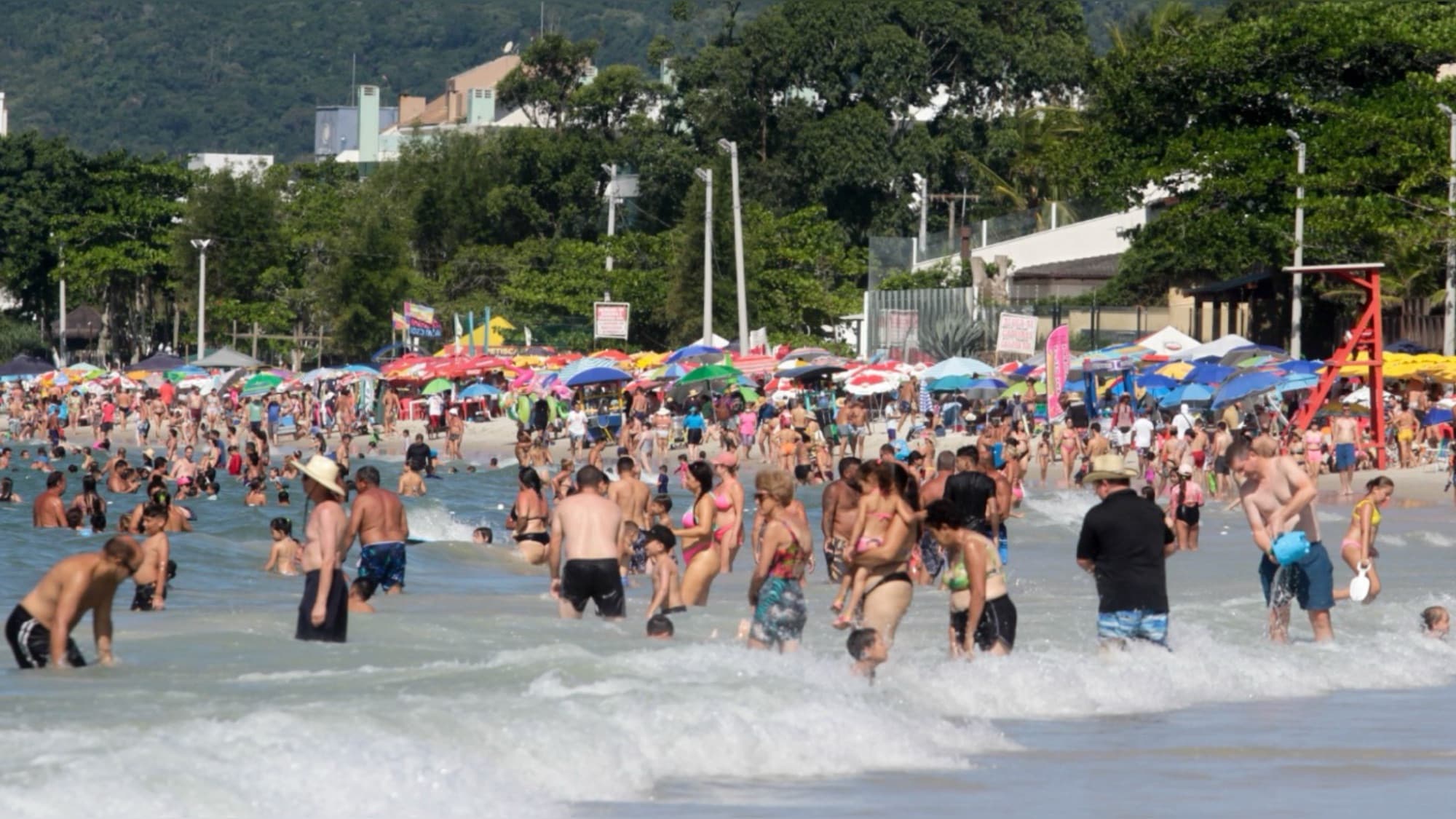 Onda de calor e instabilidade elevam risco de temporais neste domingo em SC
