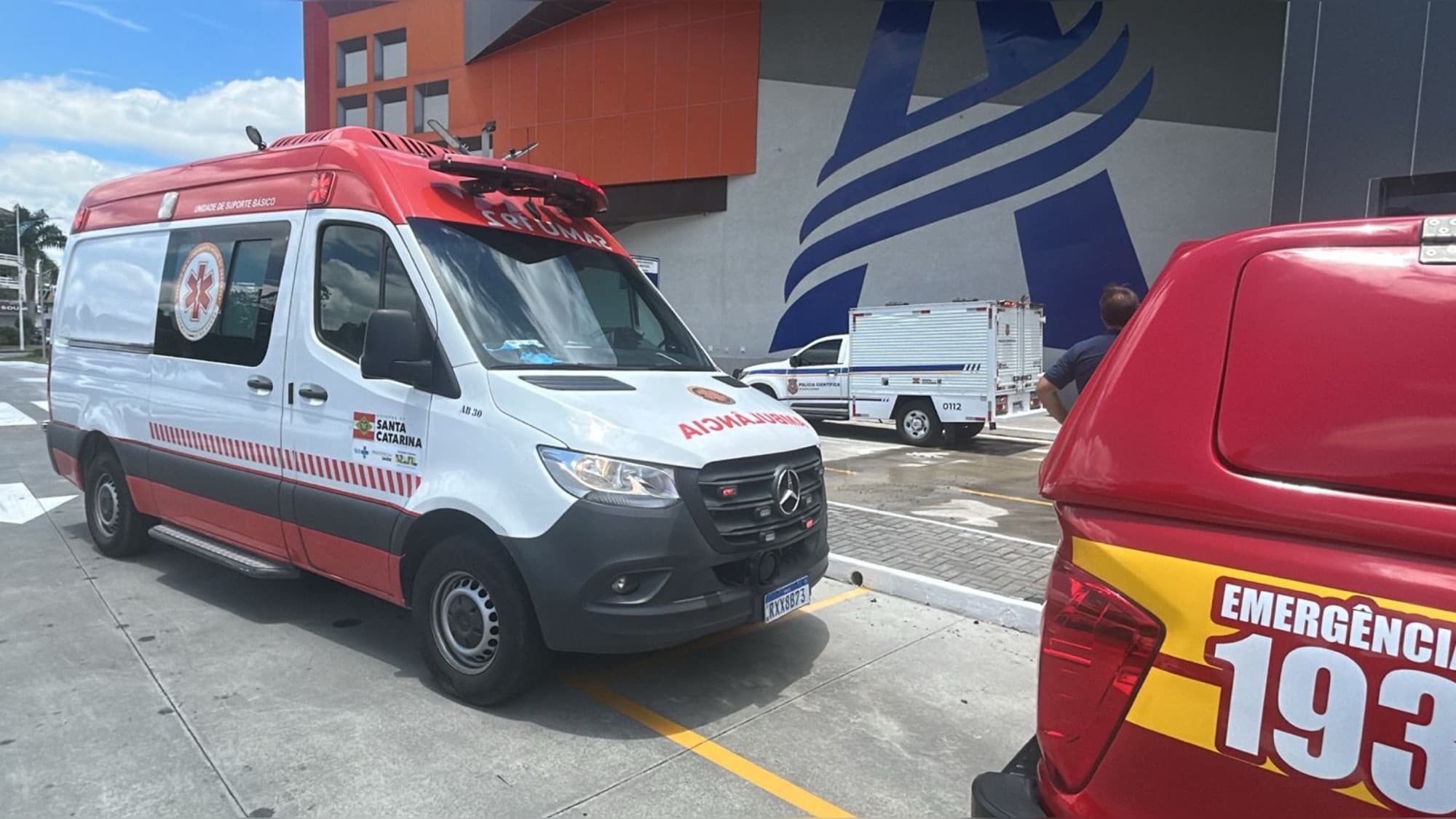 Trabalhador morre após laje de concreto desabar em obra de escola em SC