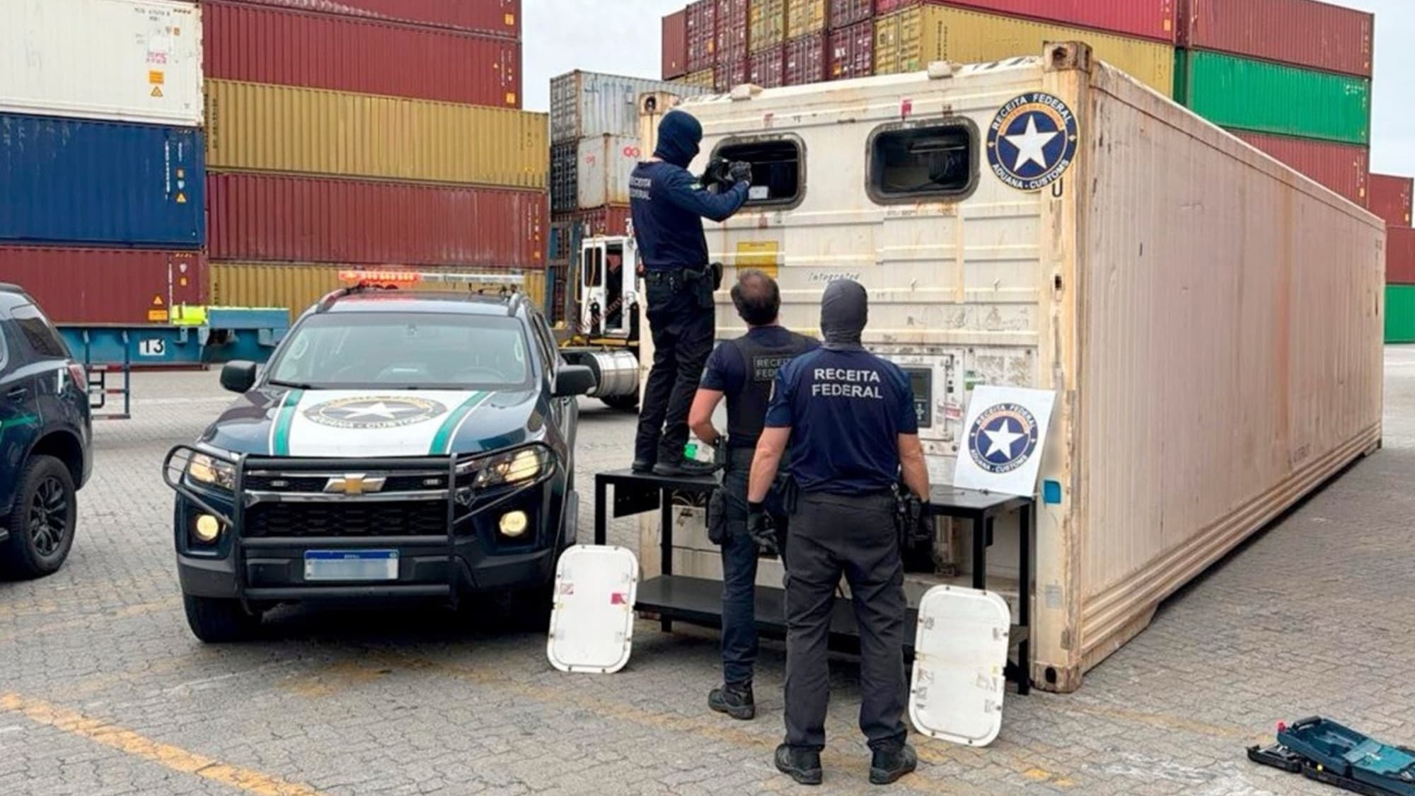 Carga de cocaína com destino à África é apreendida no Porto de Itajaí