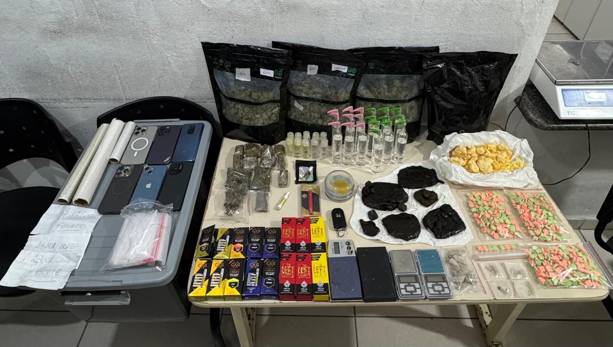 Monitoramento da PM flagra entregas de drogas e termina com 4 presos em Itapema