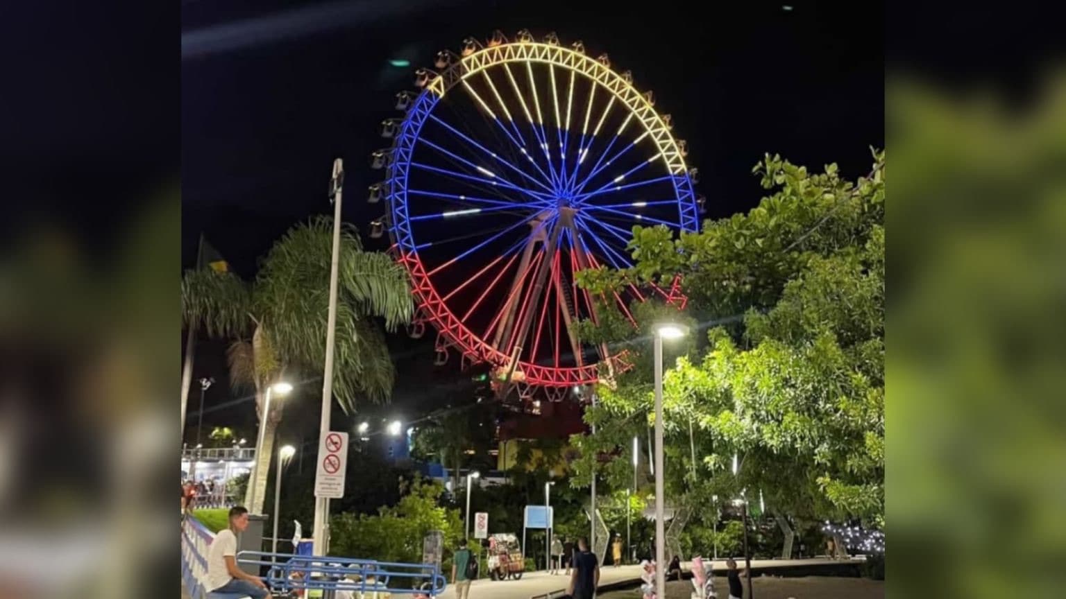 Roda-gigante de Balneário Camboriú recebe cores da bandeira da Venezuela