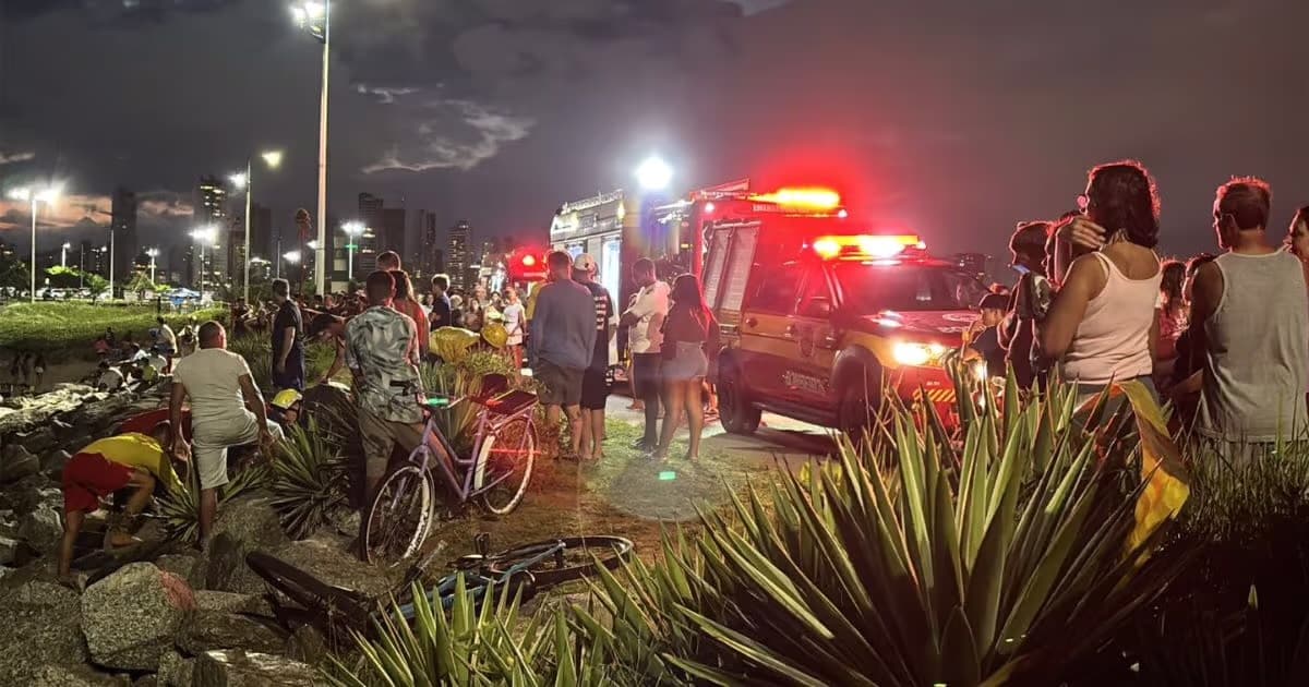 Mulher fica presa entre rochas ao tentar recuperar celular no Molhe do Atalaia, em Itajaí