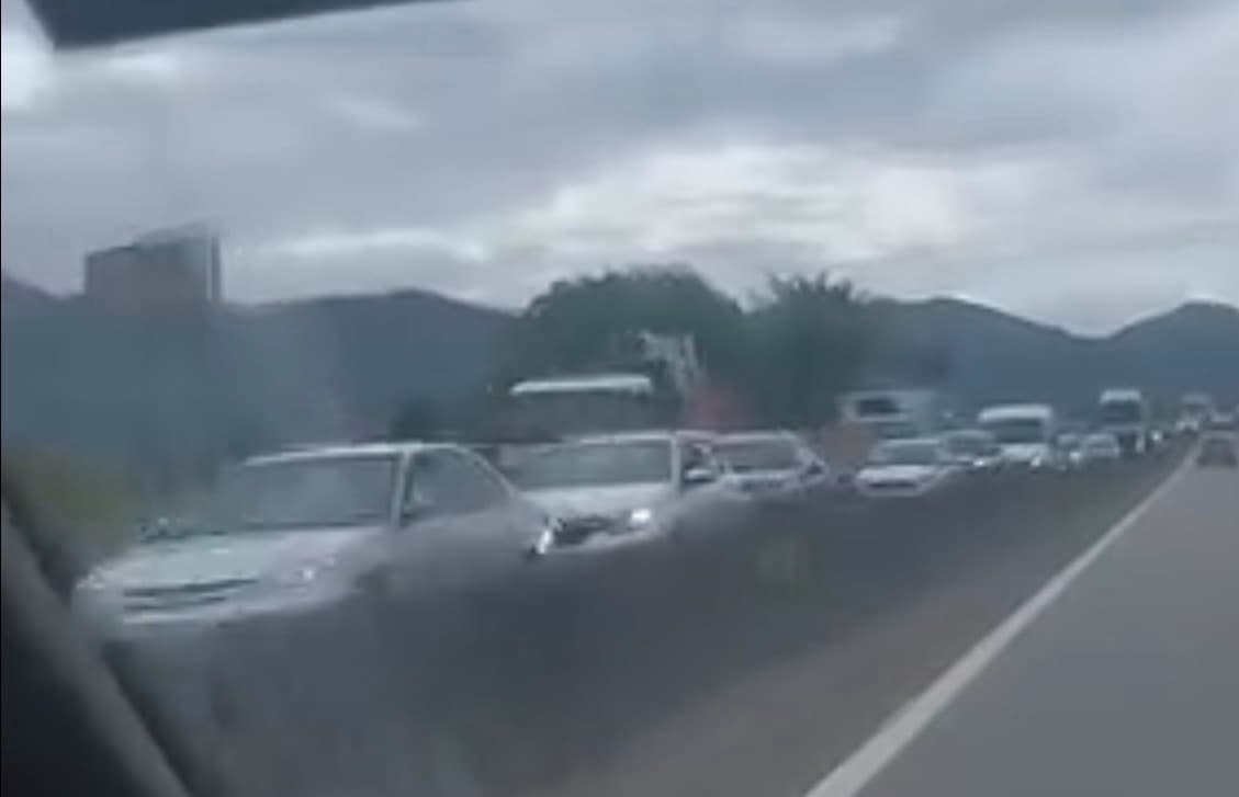 Trânsito trava na BR-101 após obra e acidentes em série em Santa Catarina