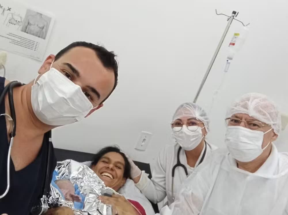 Bebê nasce dentro de unidade de saúde e surpreende equipe no Vale do Itajaí