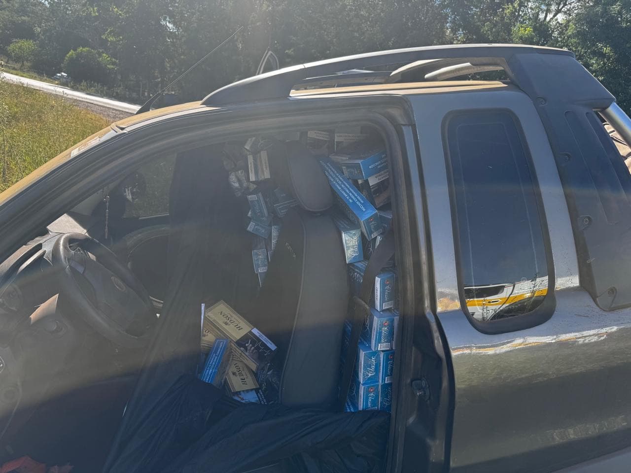 “Aqui não!”: Fuga em rodovia termina com apreensão de 12,5 mil carteiras de cigarros em SC