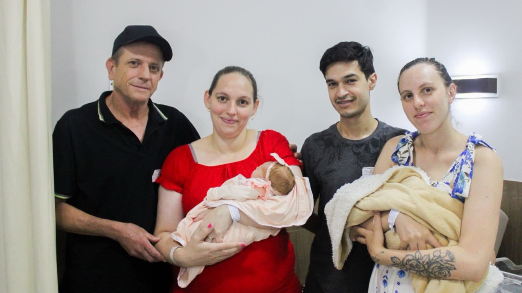 Irmãs dão à luz no mesmo dia e no mesmo hospital onde nasceram em SC