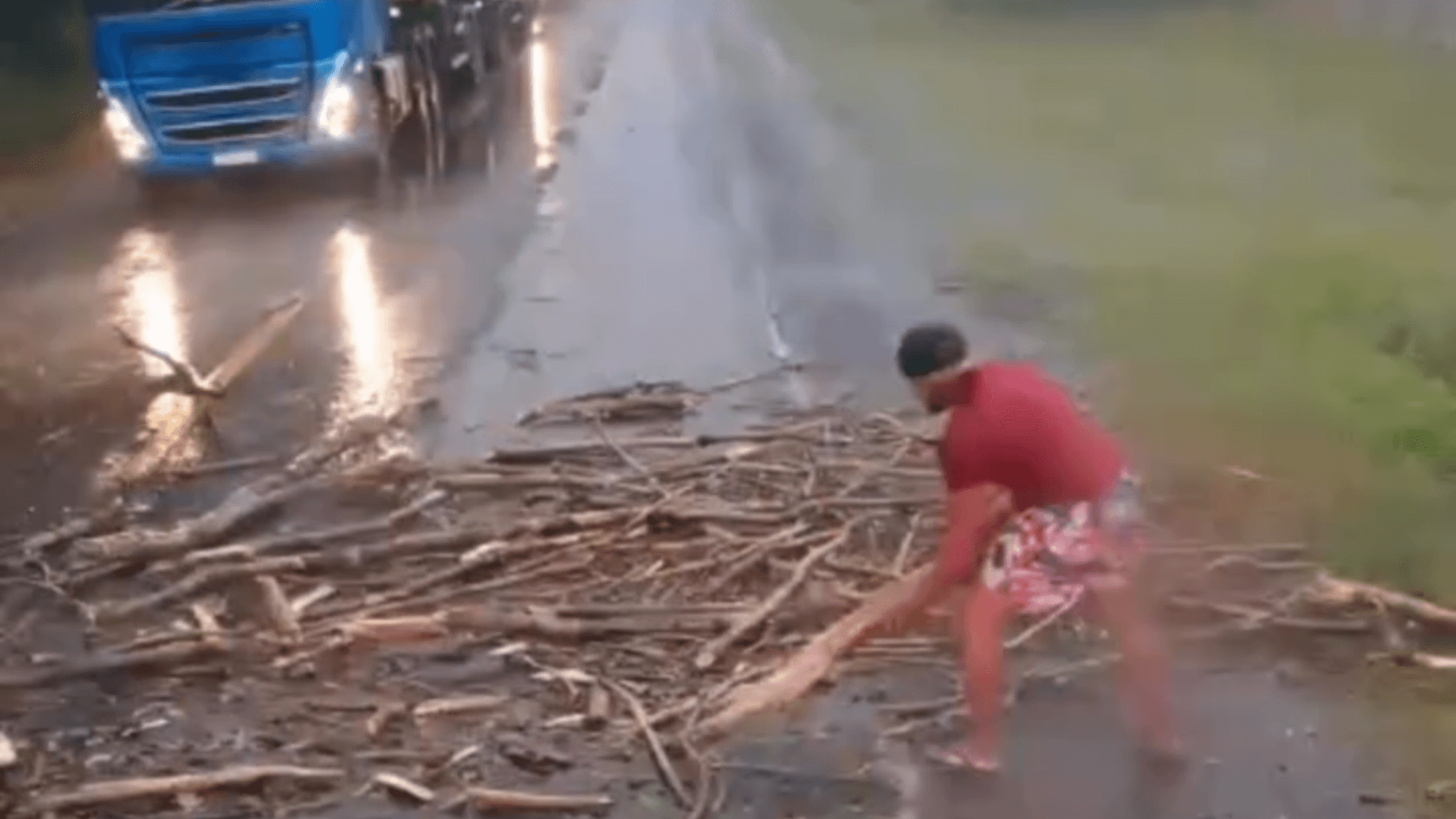 Caminhoneiro de SC dá exemplo no Maranhão durante tempestade