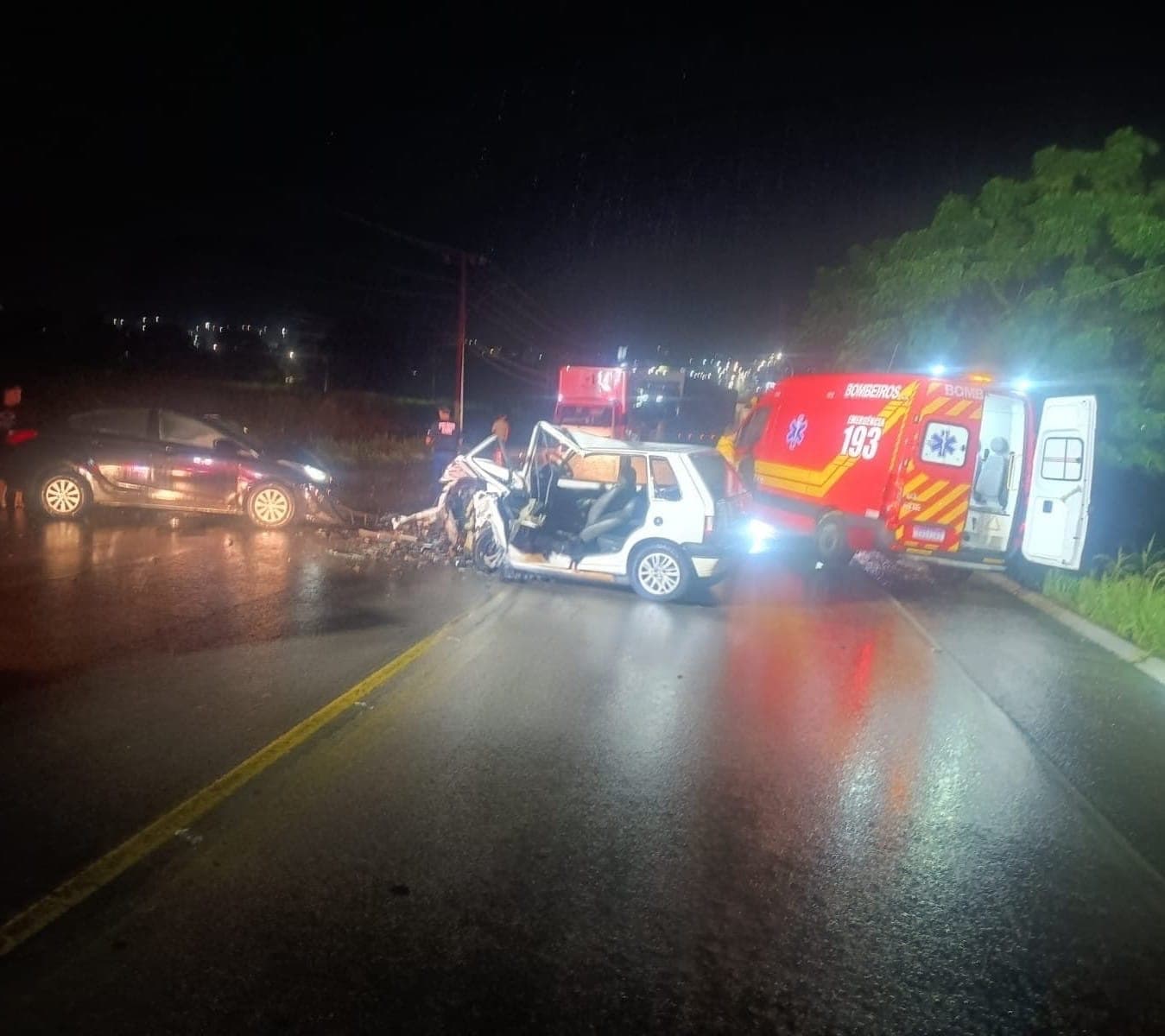 Motorista morre preso nas ferragens após colisão frontal na BR-470