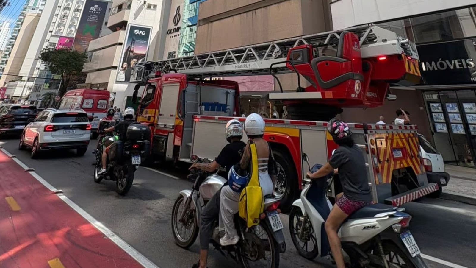 Homem cai de prédio durante trabalho e mobiliza SAMU e Bombeiros em BC