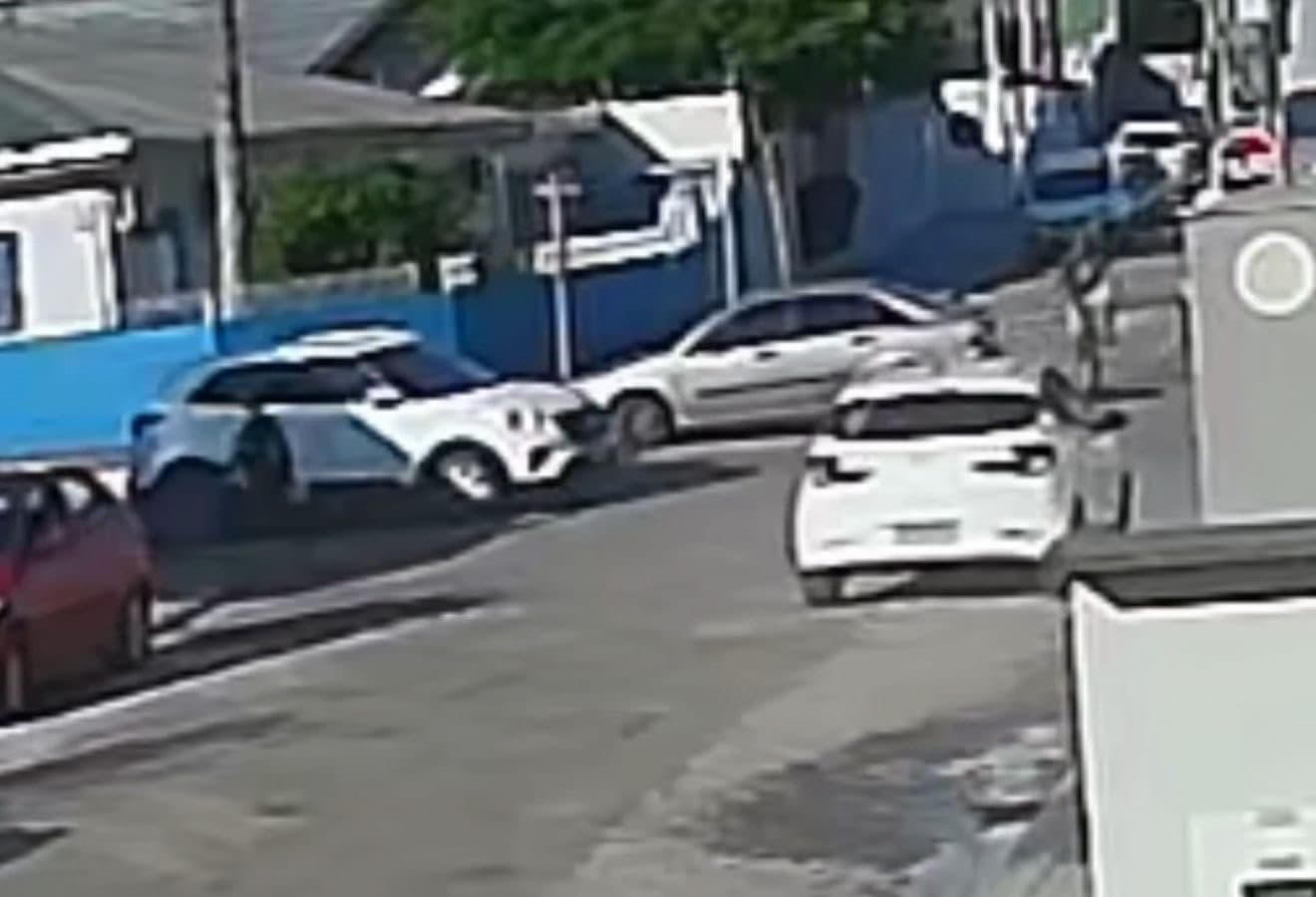 VÍDEO: Ciclista morre após colidir contra carro em cruzamento em Itapema