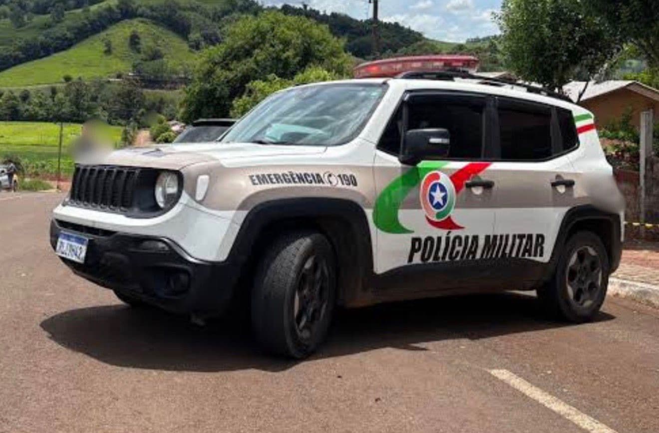 “Mãe” que deixava menina de 13 anos ser estuprada é presa pela PM de Tijucas