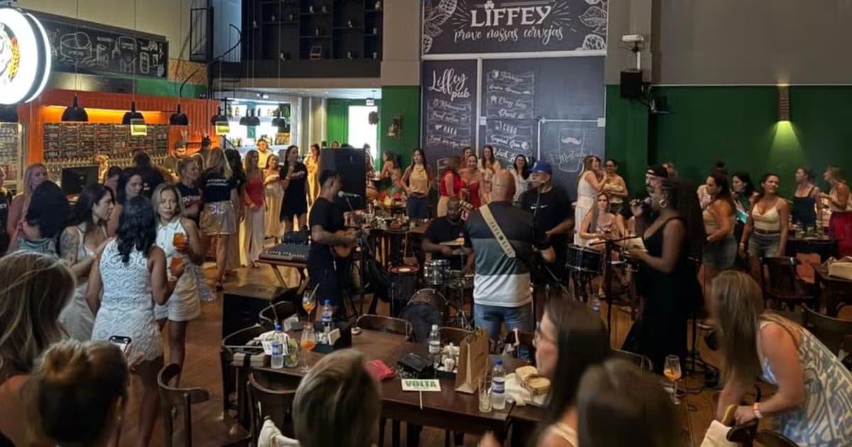 “Enfim, a liberdade”: 130 mães lotam bar na Grande Florianópolis para celebrar volta às aulas dos filhos
