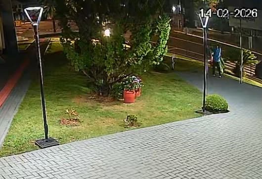 Bandeira de prefeitura catarinense é furtada de mastro principal durante a madrugada