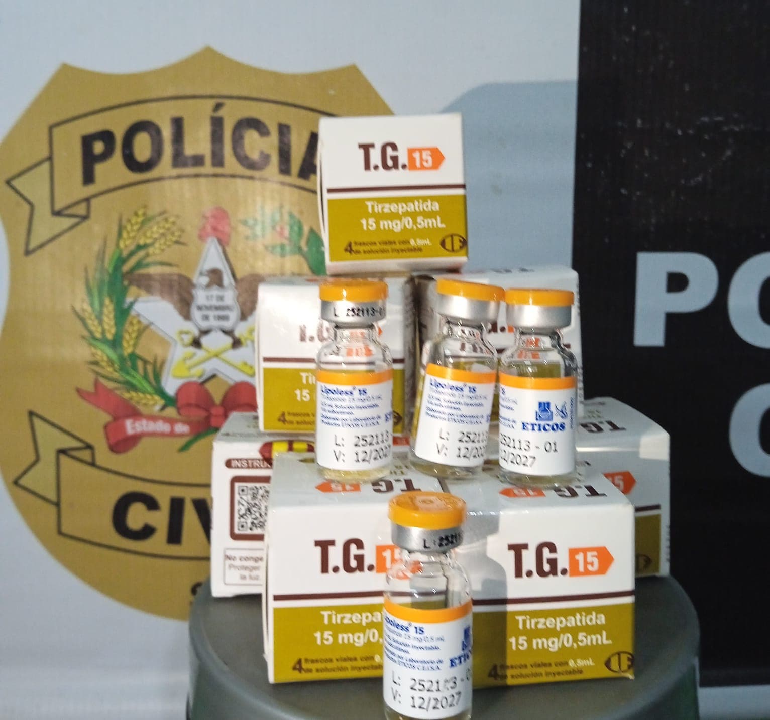 Mulher é presa em flagrante por vender medicamento ilegal para emagrecimento em órgão público de SC