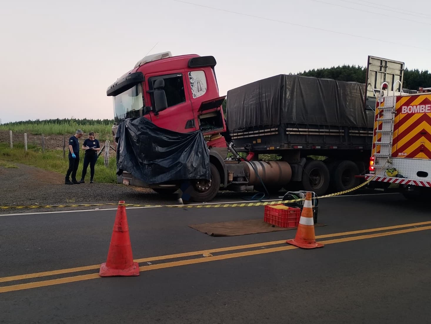 Trabalhador de 56 anos morre ao ser prensado pela cabine de caminhão na SC-120