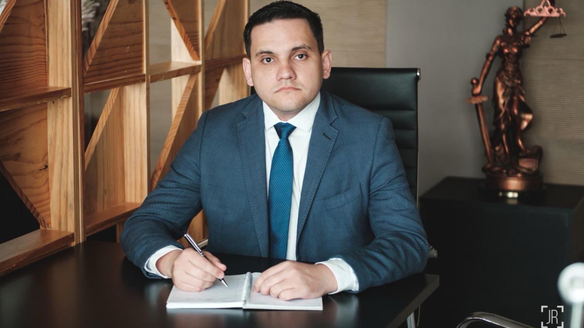 Mudança jurídica em Tijucas: Samuel Azzi deixa o PREVISERTI e reforça atuação no INSS