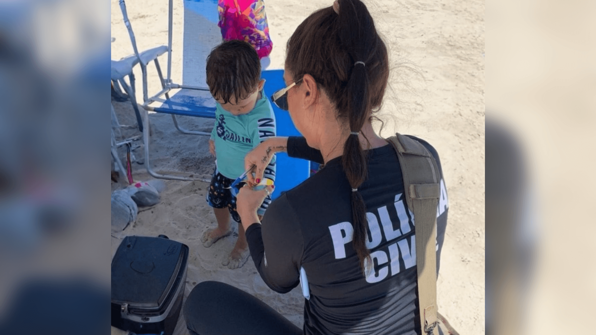 Pulseirinhas ajudam a evitar desaparecimentos de crianças em praias lotadas de Santa Catarina