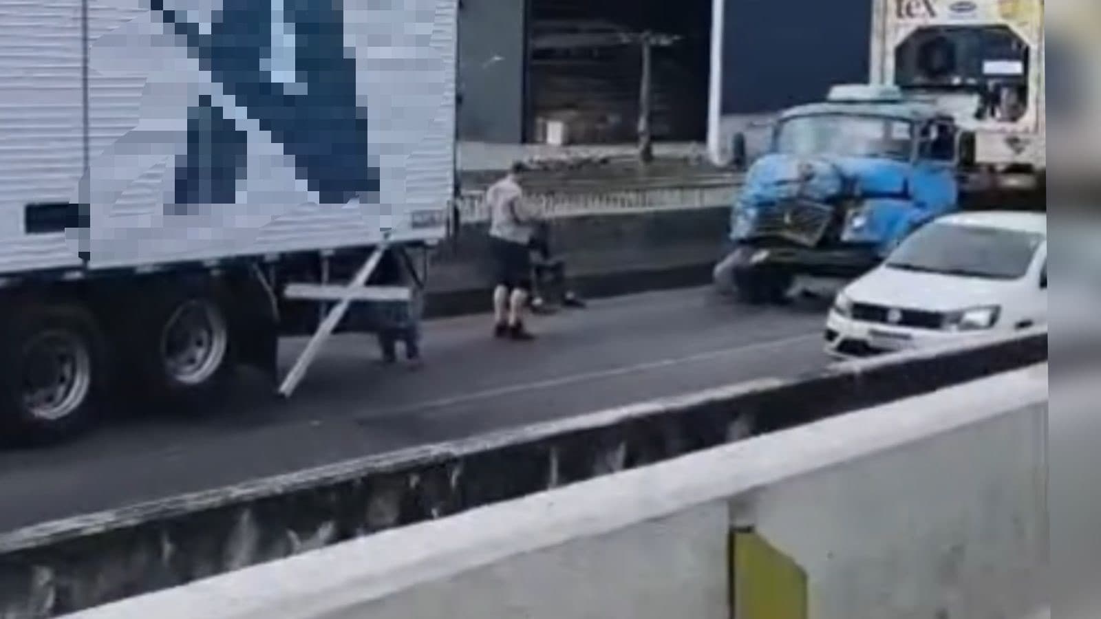 Caos na BR-101: acidente trava ponte entre Itajaí e Navegantes e gera filas quilométricas