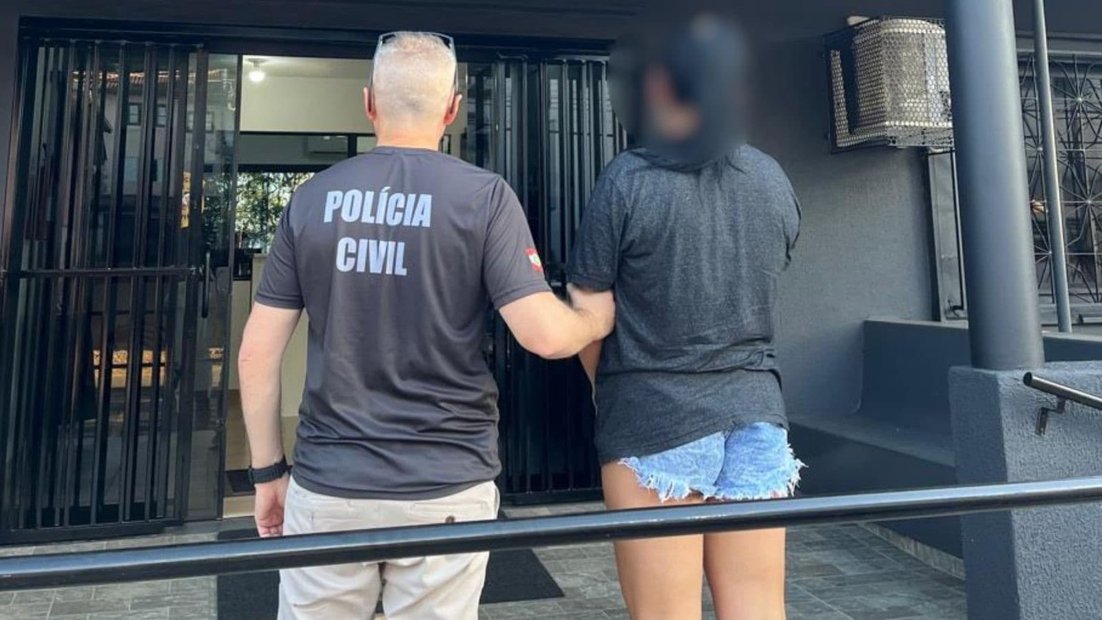 Mulher é presa após invadir a casa do ex-companheiro e golpeá-lo com facada no peito em SC