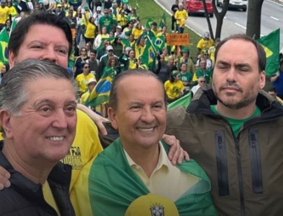 Catarinenses vão eleger Carlos ao Senado por gratidão a Bolsonaro, diz prefeito de Florianópolis