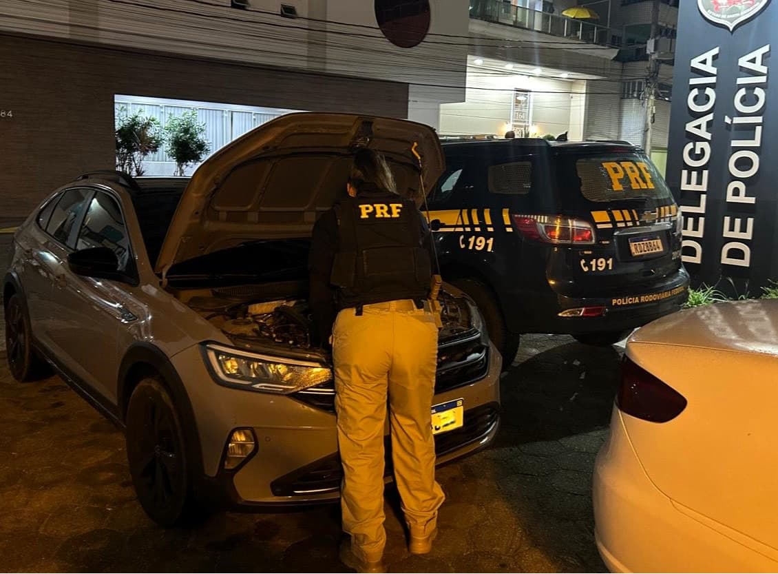 Foragida por tráfico é presa em Itapema conduzindo automóvel furtado