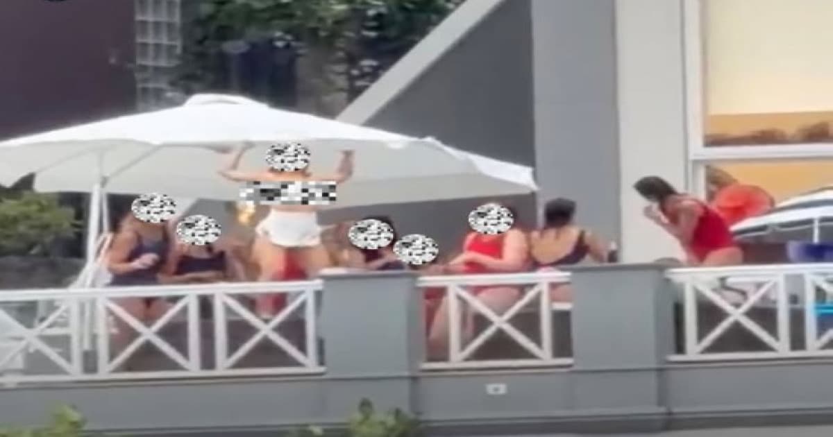 Turista reclama de mulheres seminuas em mansão no caixa d”aço em Porto Belo: “culpa do Bolsonario”