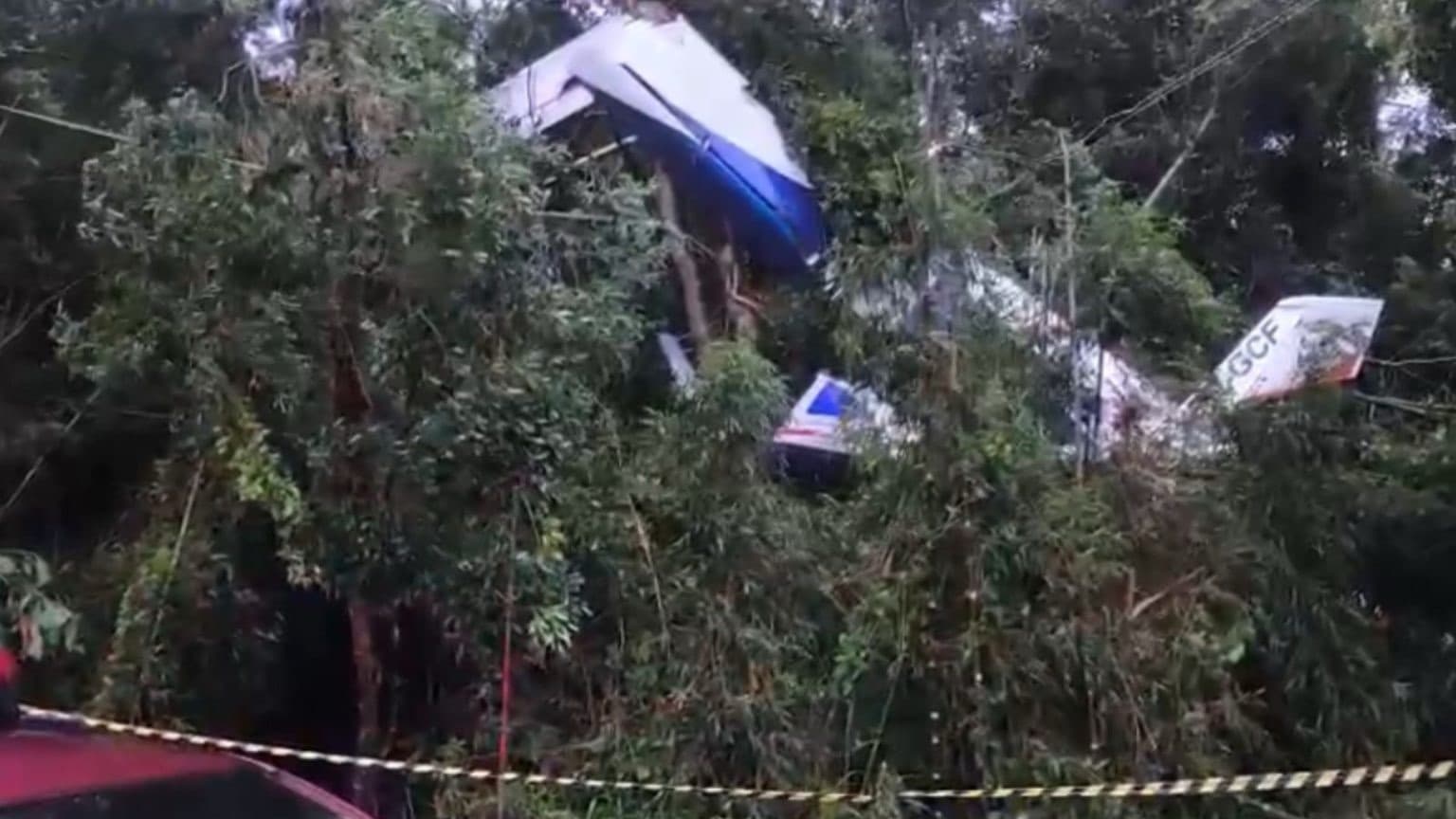Avião fica destruído após queda que matou piloto catarinense; vídeo mostra cenário