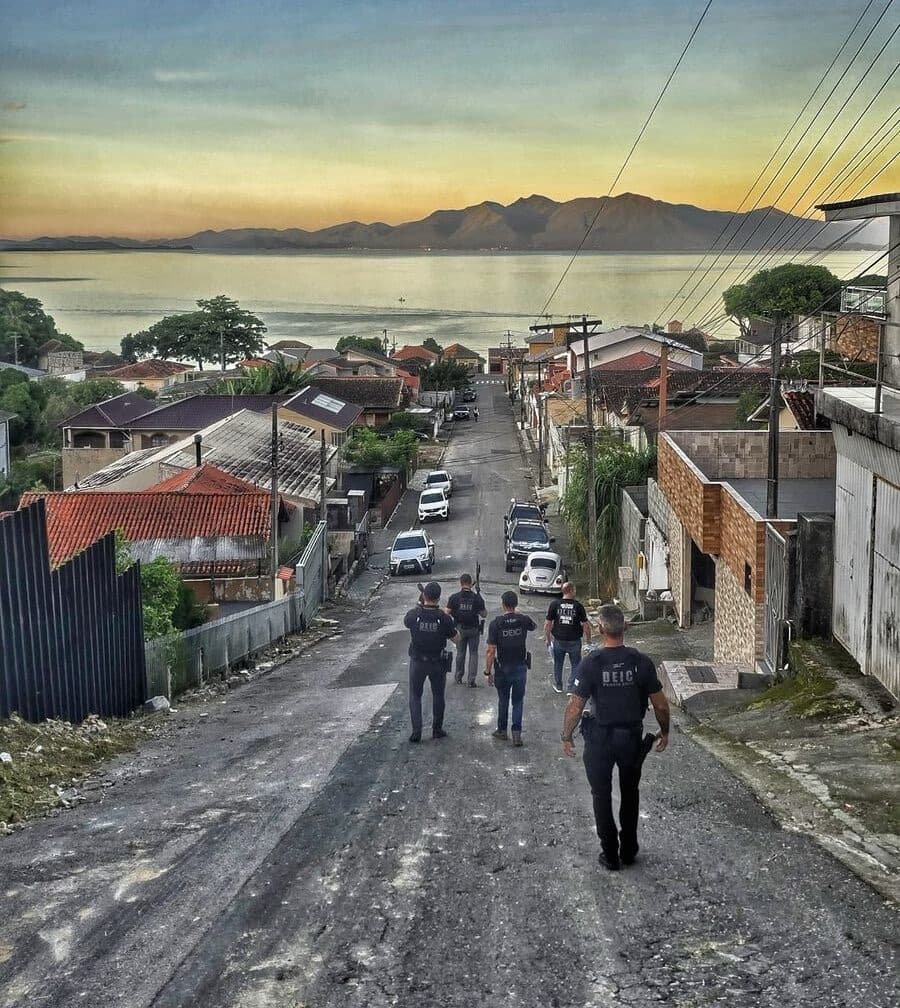 Estudante universitário é alvo de operação por apologia ao nazismo em Santa Catarina
