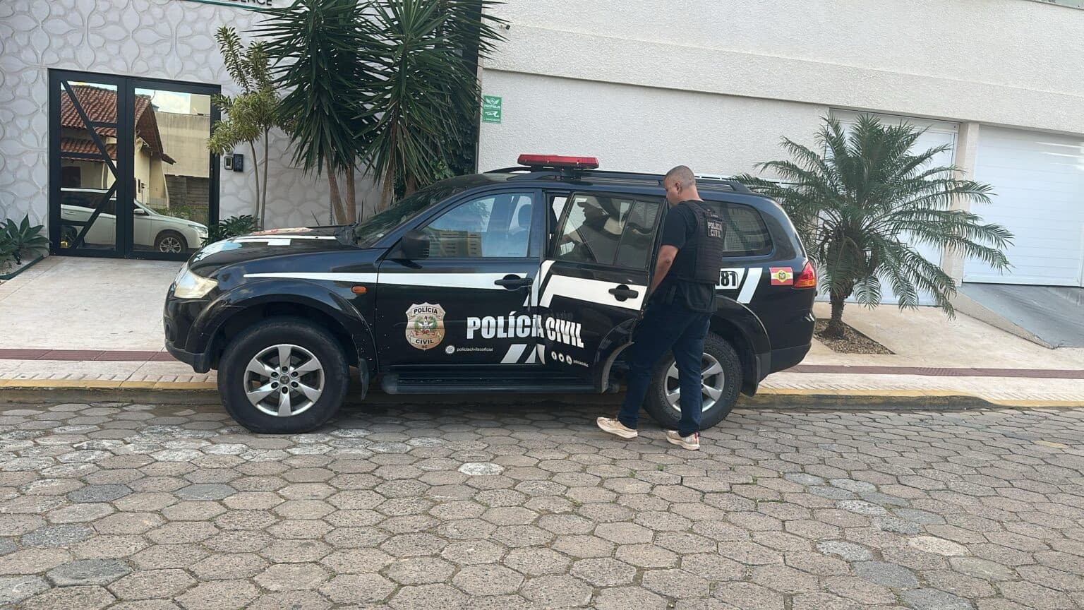 Homem é investigado por divulgar símbolos nazistas em redes sociais em SC