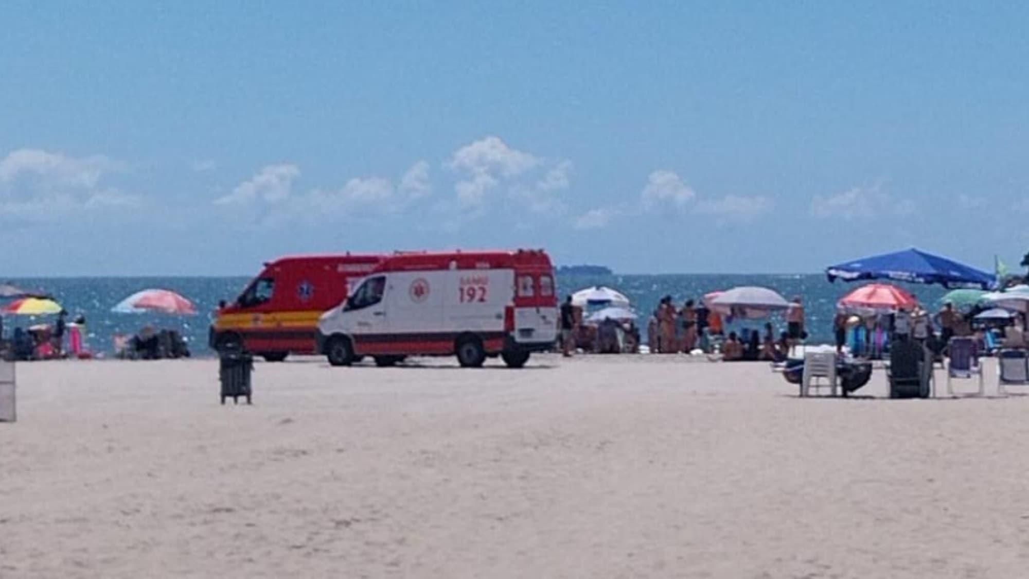 Idoso sofre parada cardíaca e morre na faixa de areia da Praia Central, em Balneário Camboriú