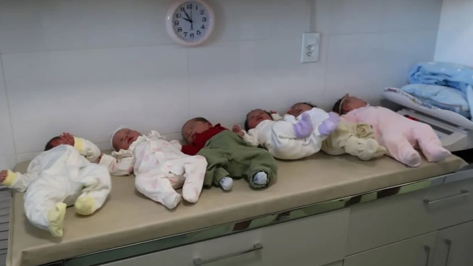 Seis bebês nascem quase ao mesmo tempo e mobilizam equipe médica em hospital de SC