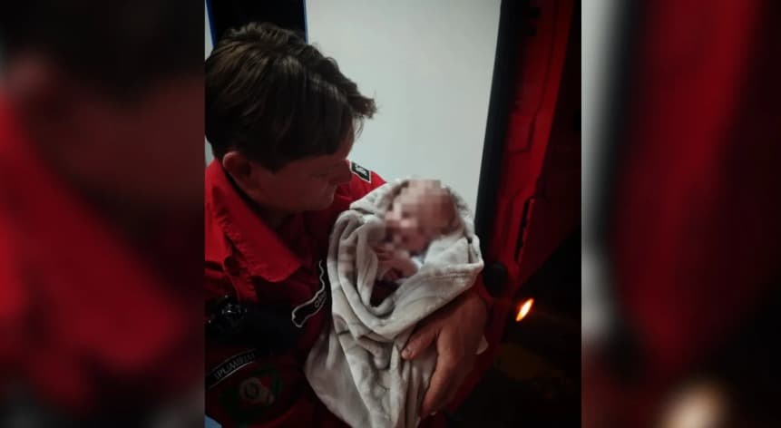 “Socorro por telefone”: bombeiros orientam família e salvam bebê de 33 dias engasgado em SC