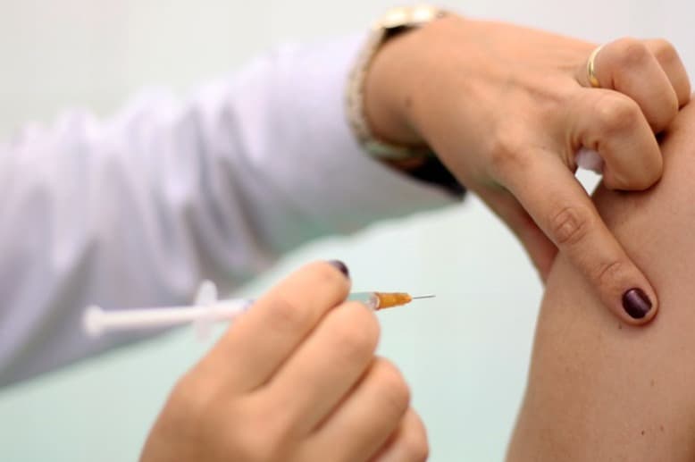 Vacina contra vírus que causa bronquiolite agora pode ser aplicada em adultos a partir dos 18 anos
