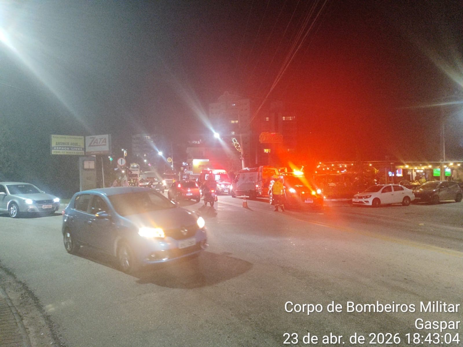 Menor é levado ao pronto-socorro após engavetamento com três carros em Gaspar