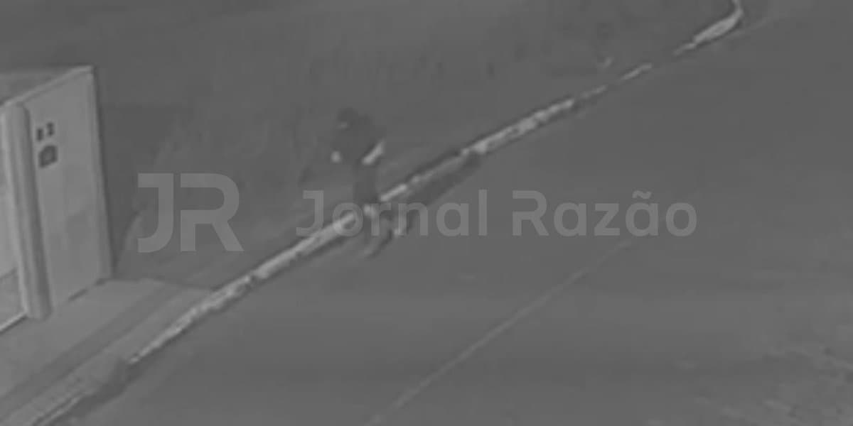 EXCLUSIVO: Imagens mostram suspeito fugindo após matar idosa em Navegantes