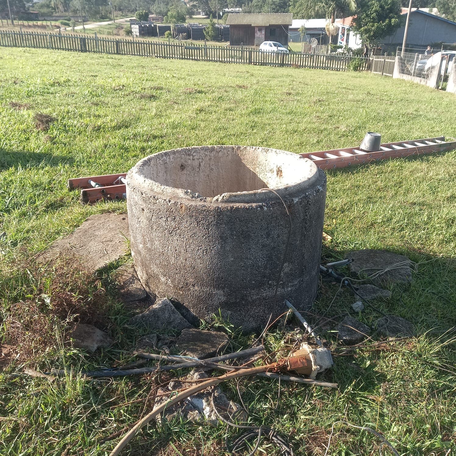 Homem cai em poço de 11 metros e é resgatado pelos bombeiros no sul de SC