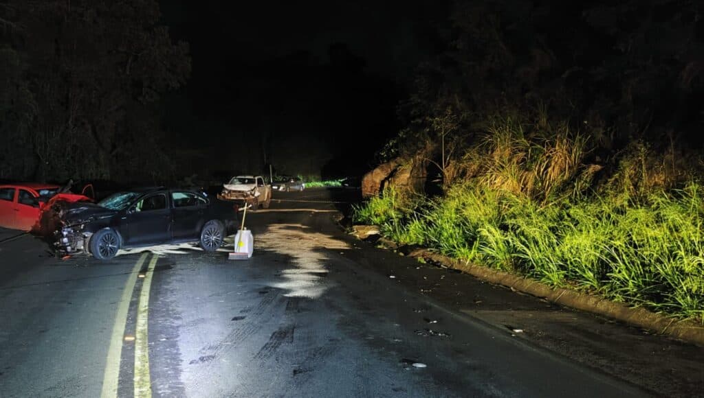 Acidente entre três veículos deixa um morto e dois feridos em SC