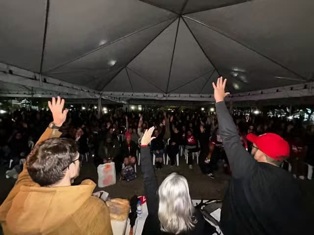 Greve dos servidores chega ao fim após quase um mês de paralisação em Florianópolis
