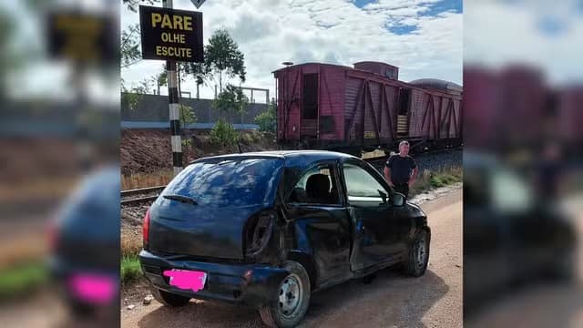 Trem atinge veículo parado nos trilhos após pane mecânica em SC