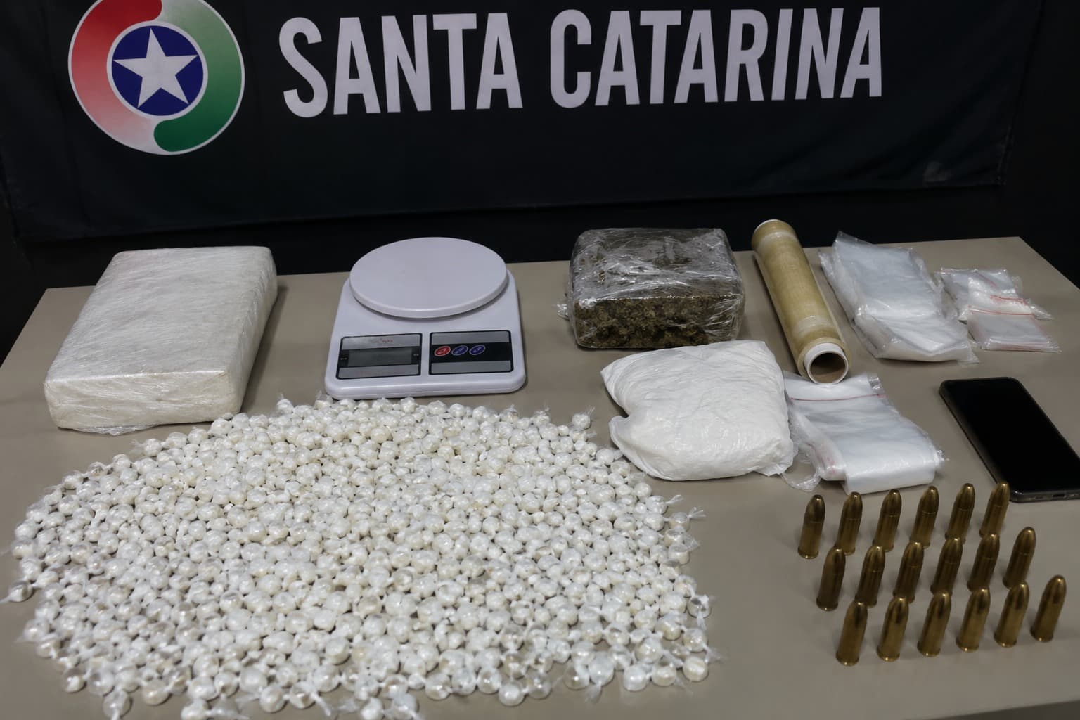 Era “só uma festa”: Justiça confirma condenação após flagrante com cocaína e munições na Grande Florianópolis