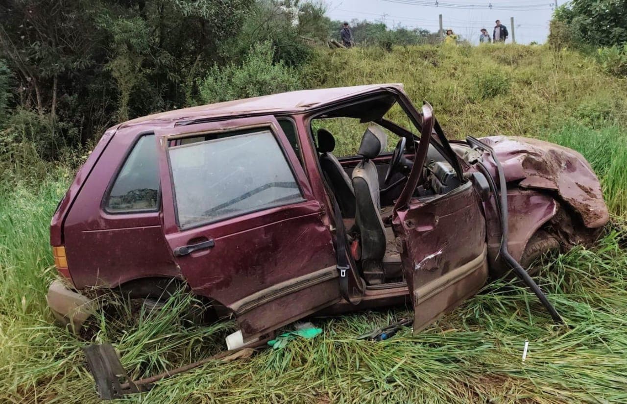 “Motorista sem CNH e três pessoas na frente do carro”: acidente termina com morte em SC