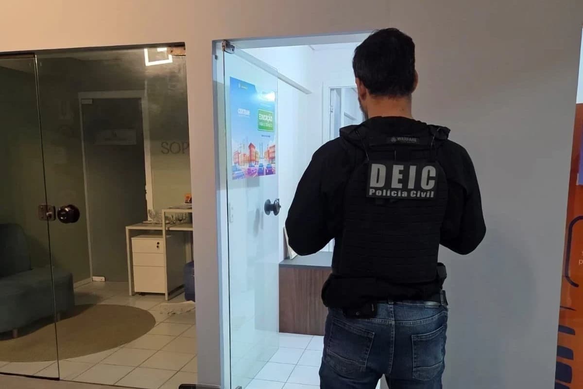 “Edital público ou reunião de família”? Operação investiga suposto favorecimento e “rachadinha” no Detran-SC