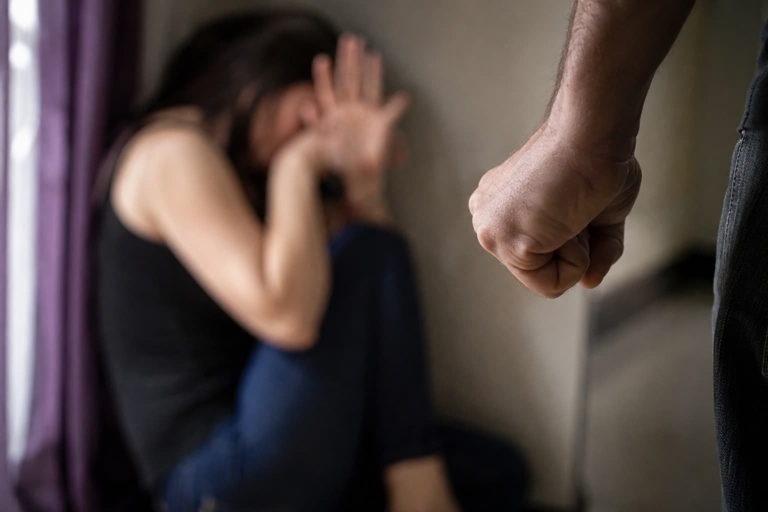 “Na frente dos filhos”: homem é condenado por agredir e atacar companheira com canivete em SC