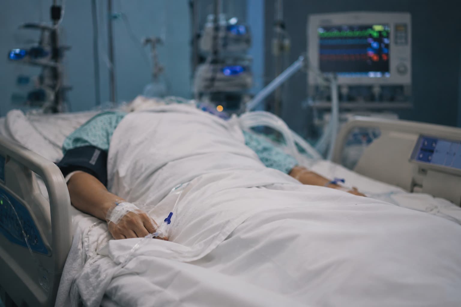 Justiça condena médico e clínica após paciente morrer por complicações em cirurgia plástica em Joinville