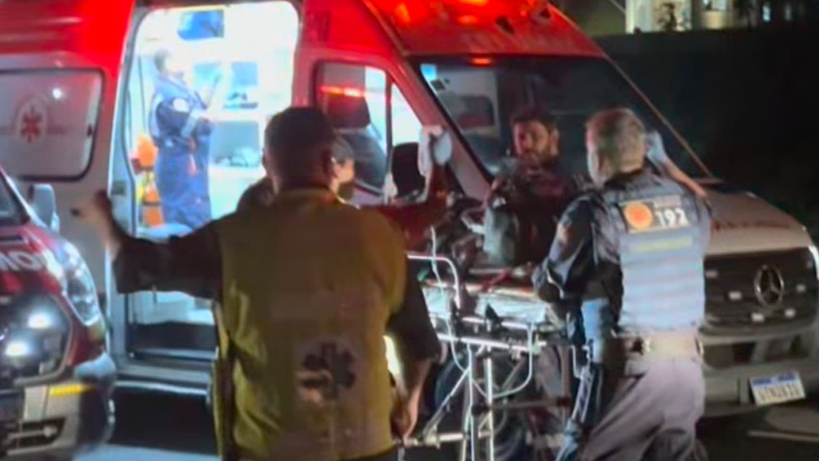 Pedestre é ressuscitado pelo SAMU após ser atropelado e arrastado 50 metros por carro em Brusque