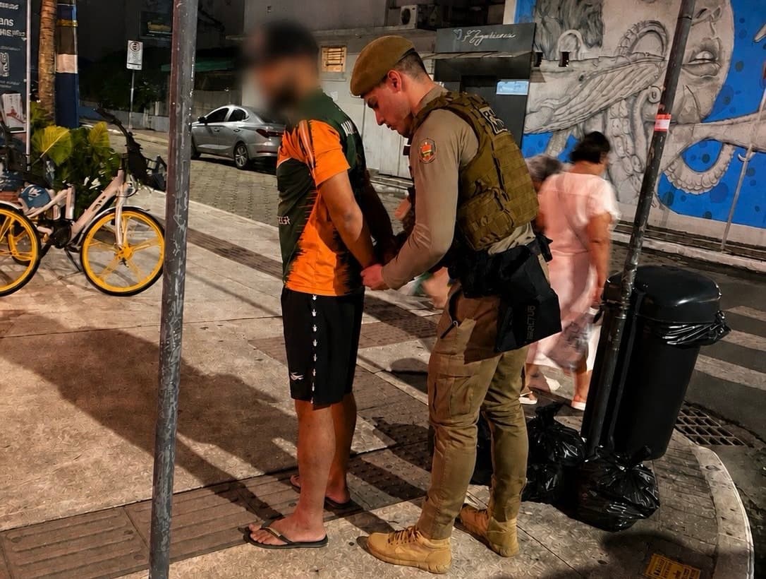 Câmera com reconhecimento facial leva à prisão de foragido no Centro de Balneário Camboriú